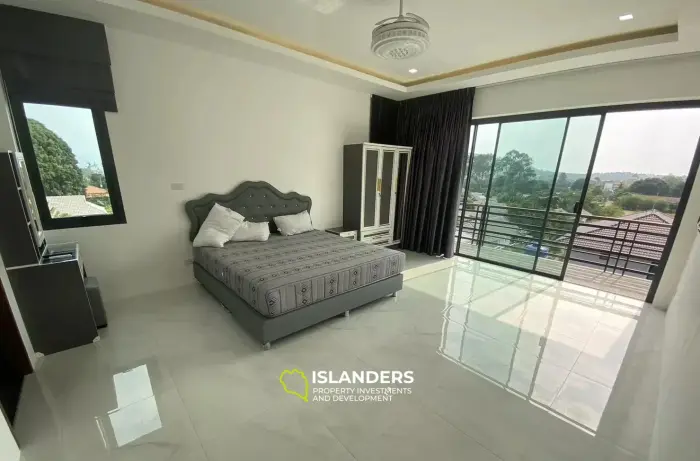 Große Poolvilla mit 5 Schlafzimmern im Herzen von Bophut zu verkaufen