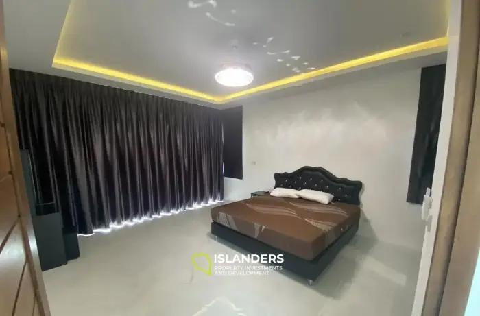 Große Poolvilla mit 5 Schlafzimmern im Herzen von Bophut zu verkaufen