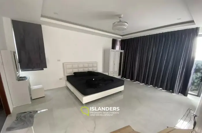 Große Poolvilla mit 5 Schlafzimmern im Herzen von Bophut zu verkaufen