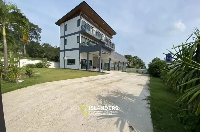 Große Poolvilla mit 5 Schlafzimmern im Herzen von Bophut zu verkaufen