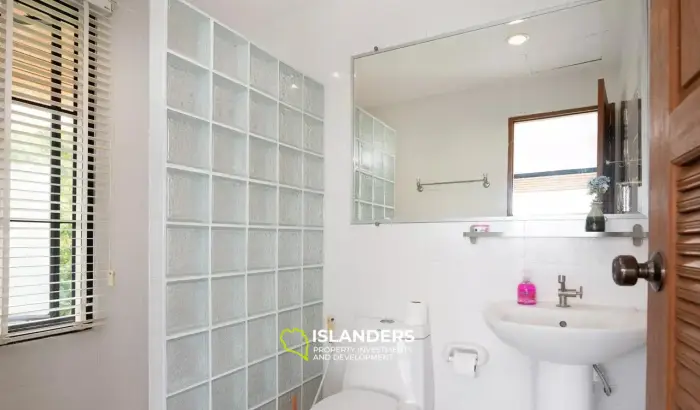 فيلا مكونة من 5 غرف نوم بإطلالات مذهلة على البحر للبيع في ساموي