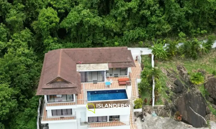 فيلا مكونة من 5 غرف نوم بإطلالات مذهلة على البحر للبيع في ساموي