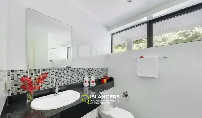 Modern, 3-Bedroom Chaweng Villa With Stunning Sea Views