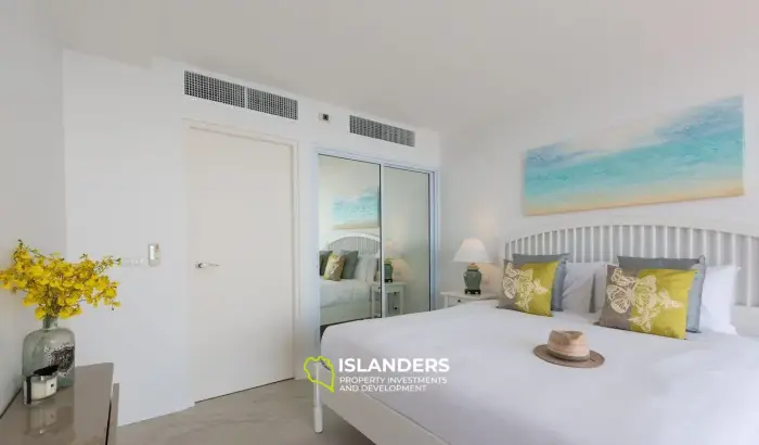 Beautiful Modern 4 Bedrooms Beachfront Villa for Sale in Koh Samui