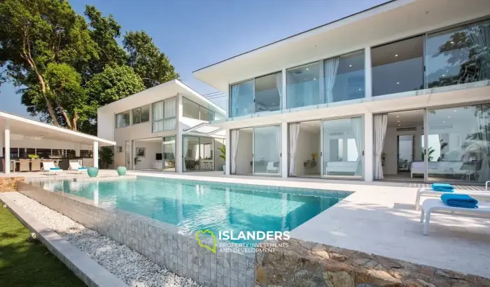 Beautiful Modern 4 Bedrooms Beachfront Villa for Sale in Koh Samui
