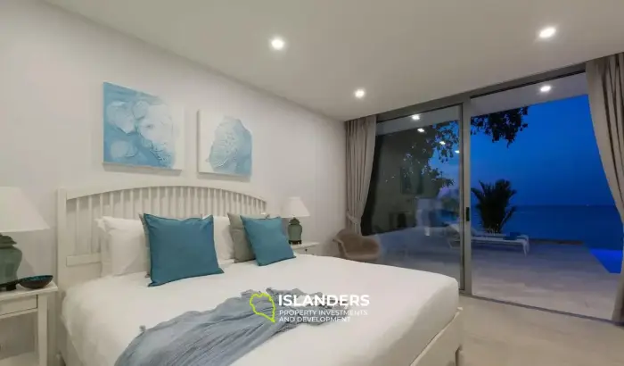 Beautiful Modern 4 Bedrooms Beachfront Villa for Sale in Koh Samui