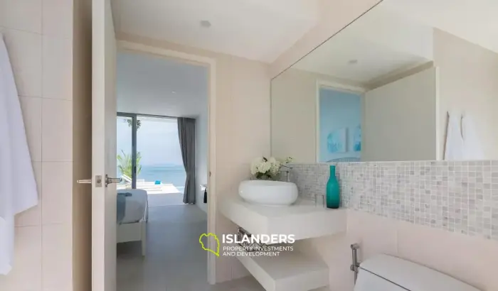 Beautiful Modern 4 Bedrooms Beachfront Villa for Sale in Koh Samui