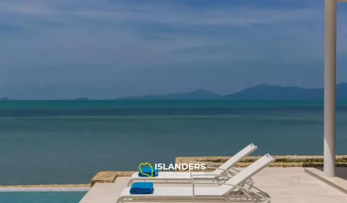Beautiful Modern 4 Bedrooms Beachfront Villa for Sale in Koh Samui