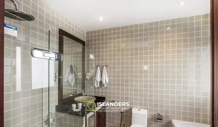 شقة من 3 غرف نوم على الطراز البالينيزي مع إطلالة على البحر في شاطئ بوفوت