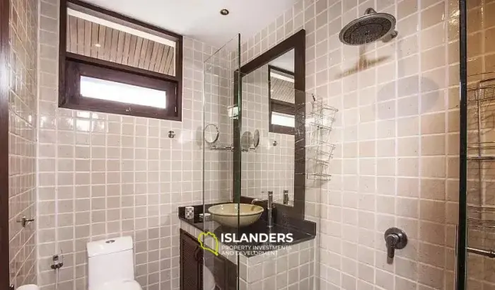 شقة من 3 غرف نوم على الطراز البالينيزي مع إطلالة على البحر في شاطئ بوفوت