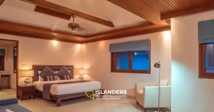 Вилла с 4 спальнями и бассейном в районе Тихого пляжа на продажу