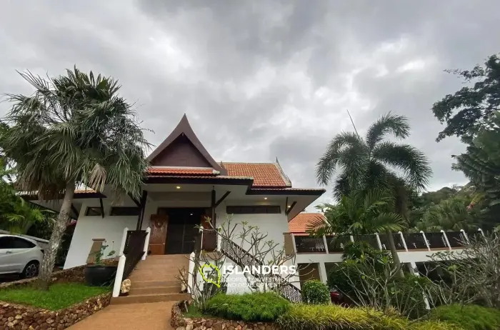 Villa de 4 chambres avec piscine privée à vendre et à louer à Samui