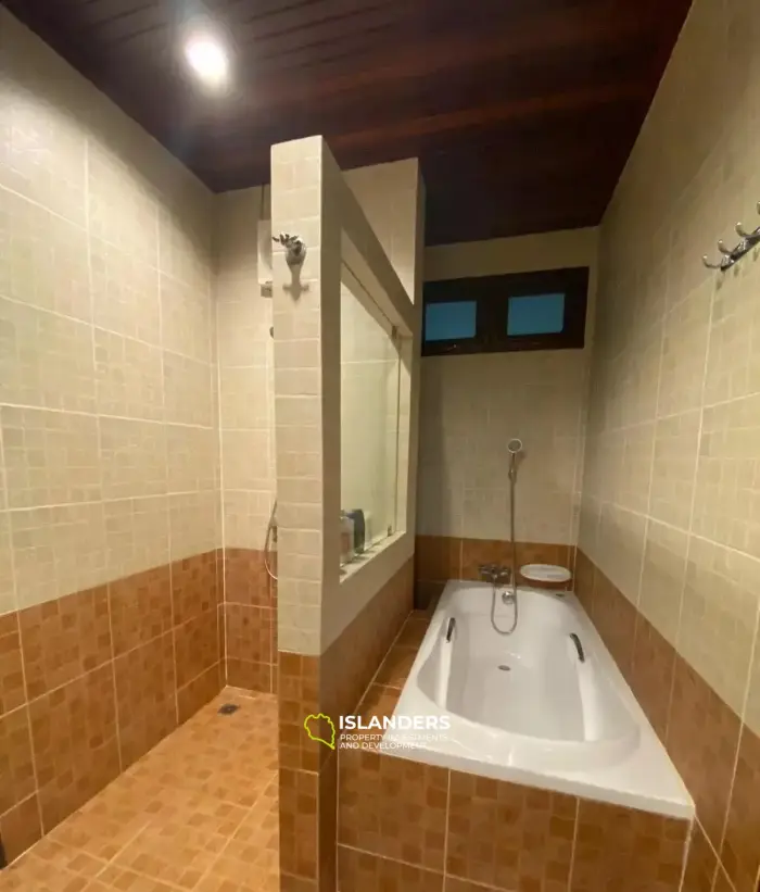 Villa de 4 chambres avec piscine privée à vendre et à louer à Samui
