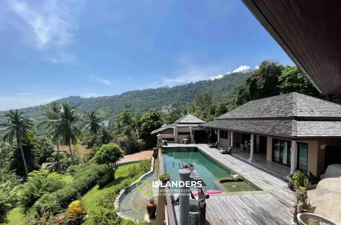 Wunderschöne Villa mit 4 Schlafzimmern und Meerblick auf einem riesigen Grundstück