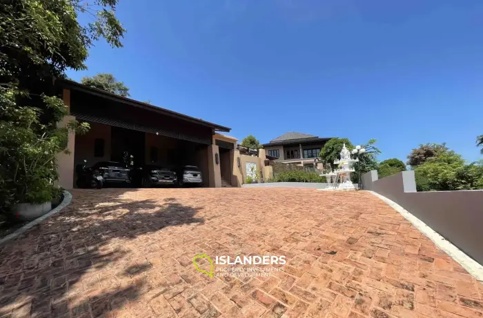 Wunderschöne Villa mit 4 Schlafzimmern und Meerblick auf einem riesigen Grundstück