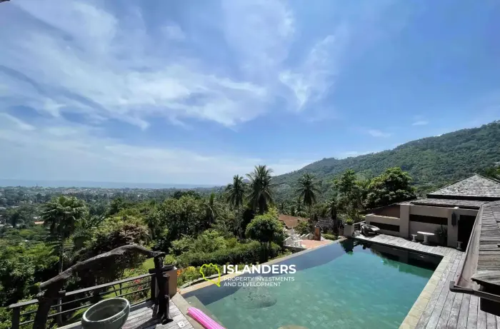 Wunderschöne Villa mit 4 Schlafzimmern und Meerblick auf einem riesigen Grundstück