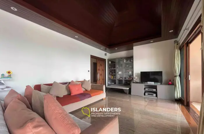 Wunderschöne Villa mit 4 Schlafzimmern und Meerblick auf einem riesigen Grundstück