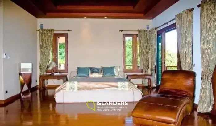 Wunderschöne Villa mit 4 Schlafzimmern und Meerblick auf einem riesigen Grundstück