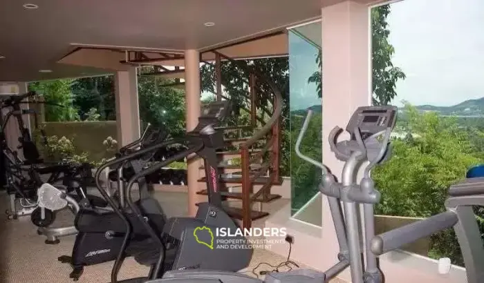 Wunderschöne Villa mit 4 Schlafzimmern und Meerblick auf einem riesigen Grundstück