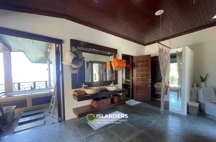 Wunderschöne Villa mit 4 Schlafzimmern und Meerblick auf einem riesigen Grundstück