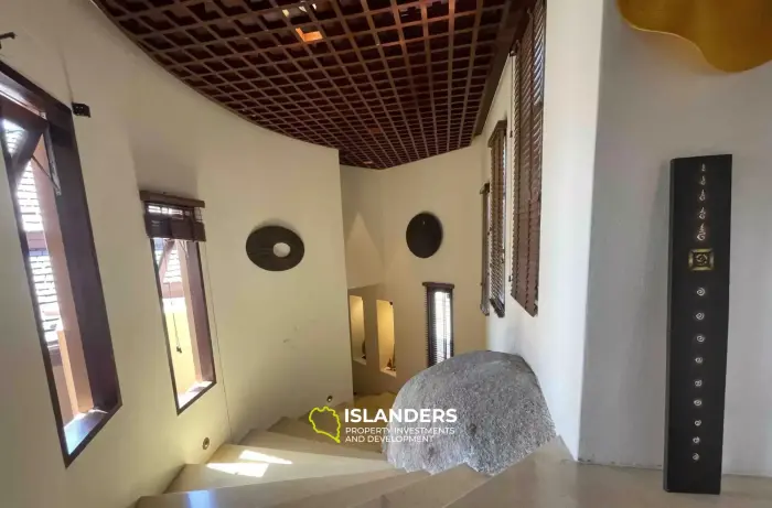 Wunderschöne Villa mit 4 Schlafzimmern und Meerblick auf einem riesigen Grundstück