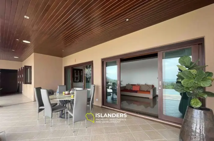 Wunderschöne Villa mit 4 Schlafzimmern und Meerblick auf einem riesigen Grundstück
