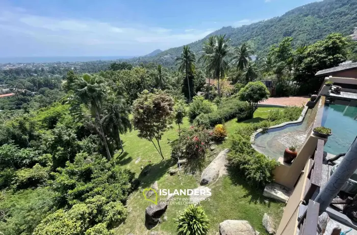 Wunderschöne Villa mit 4 Schlafzimmern und Meerblick auf einem riesigen Grundstück
