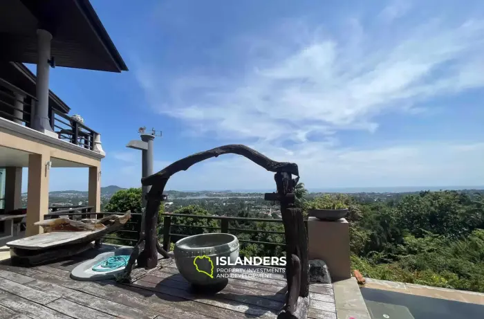 Wunderschöne Villa mit 4 Schlafzimmern und Meerblick auf einem riesigen Grundstück