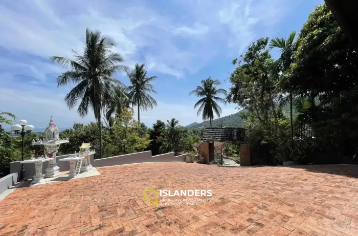 Wunderschöne Villa mit 4 Schlafzimmern und Meerblick auf einem riesigen Grundstück
