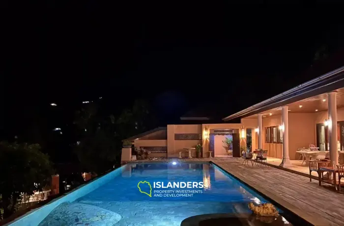 Wunderschöne Villa mit 4 Schlafzimmern und Meerblick auf einem riesigen Grundstück