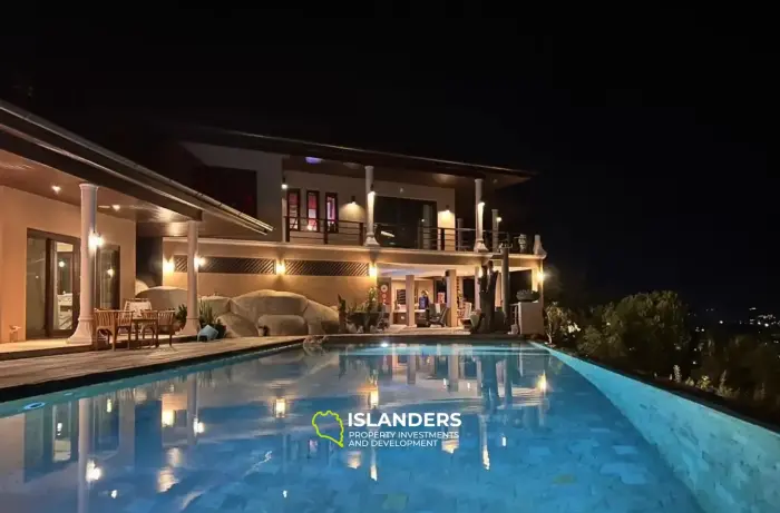 Wunderschöne Villa mit 4 Schlafzimmern und Meerblick auf einem riesigen Grundstück