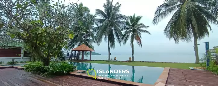 5 Bedroom Beachfront Villa at Lipa Noi for Sale
