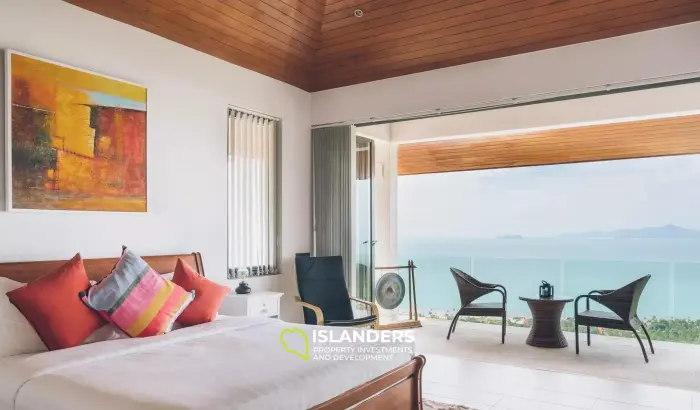 فيلا فاخرة مكونة من 7 غرف نوم مطلة على البحر للبيع