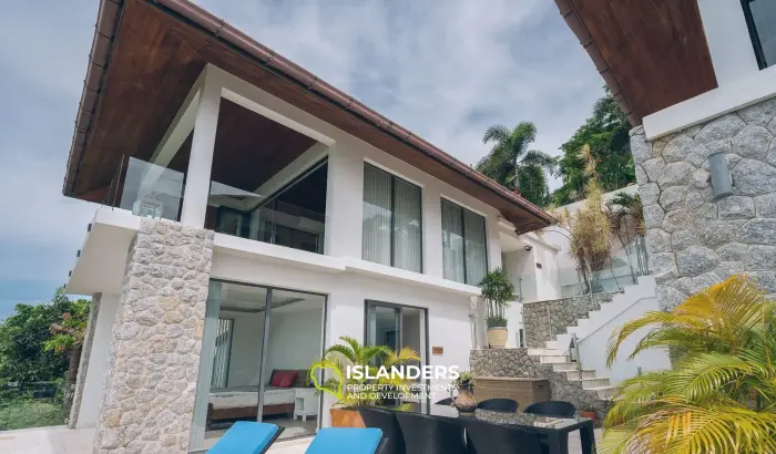 فيلا فاخرة مكونة من 7 غرف نوم مطلة على البحر للبيع