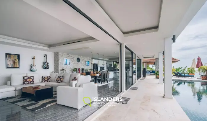 فيلا فاخرة مكونة من 7 غرف نوم مطلة على البحر للبيع