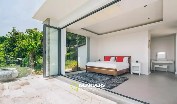 فيلا فاخرة مكونة من 7 غرف نوم مطلة على البحر للبيع