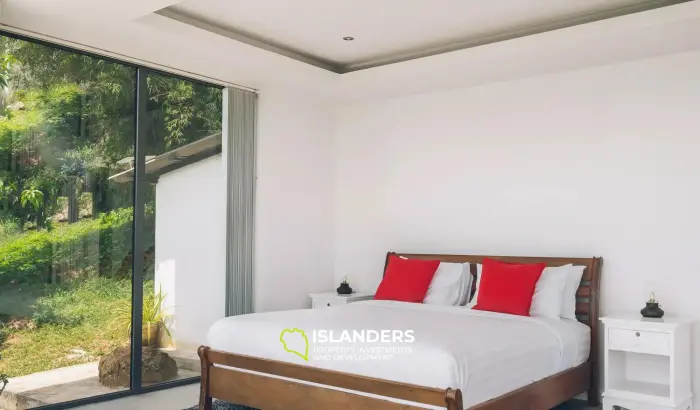 فيلا فاخرة مكونة من 7 غرف نوم مطلة على البحر للبيع