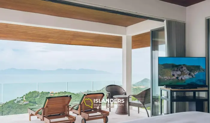 فيلا فاخرة مكونة من 7 غرف نوم مطلة على البحر للبيع