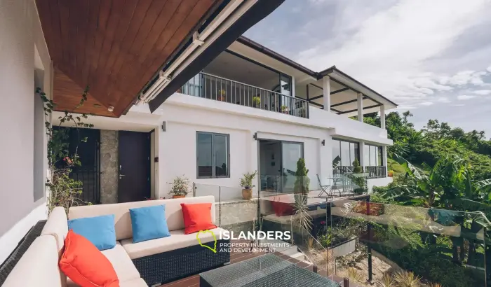 فيلا فاخرة مكونة من 7 غرف نوم مطلة على البحر للبيع