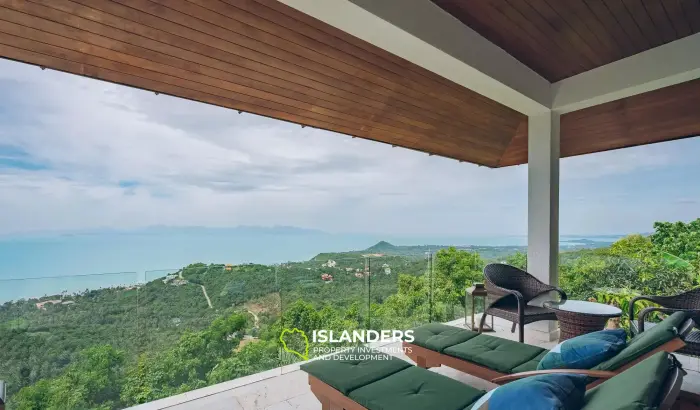 فيلا فاخرة مكونة من 7 غرف نوم مطلة على البحر للبيع