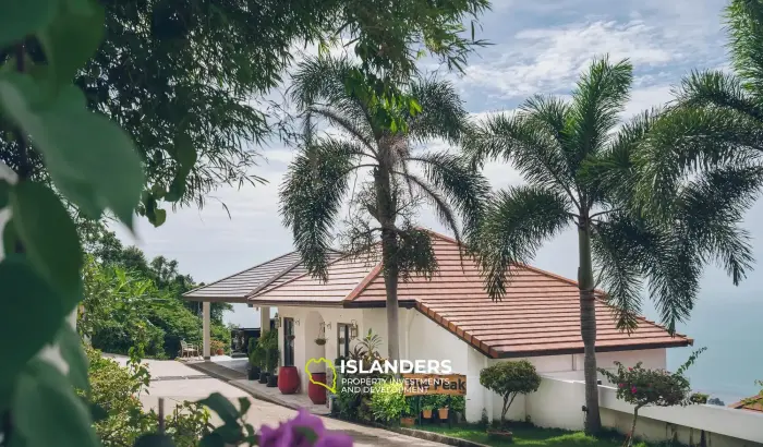 فيلا فاخرة مكونة من 7 غرف نوم مطلة على البحر للبيع