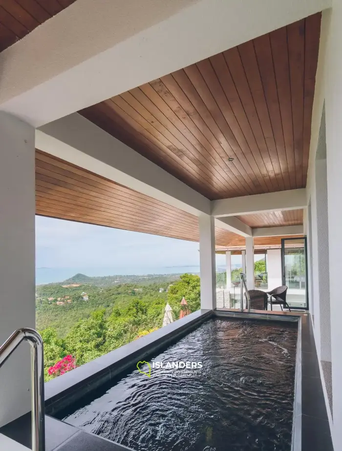 فيلا فاخرة مكونة من 7 غرف نوم مطلة على البحر للبيع