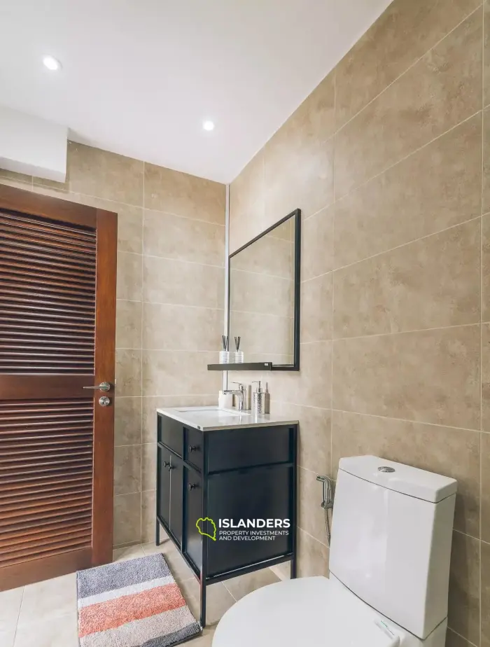 فيلا فاخرة مكونة من 7 غرف نوم مطلة على البحر للبيع