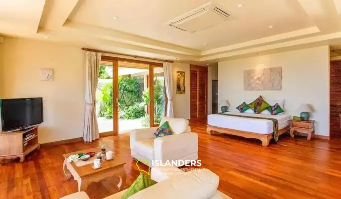 Villa intemporelle et élégante avec vue imprenable sur la mer à vendre