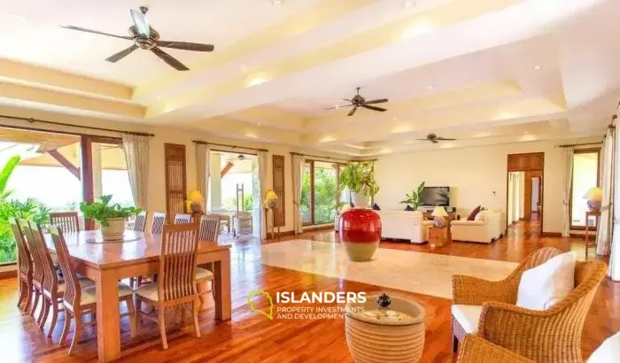 Villa intemporelle et élégante avec vue imprenable sur la mer à vendre
