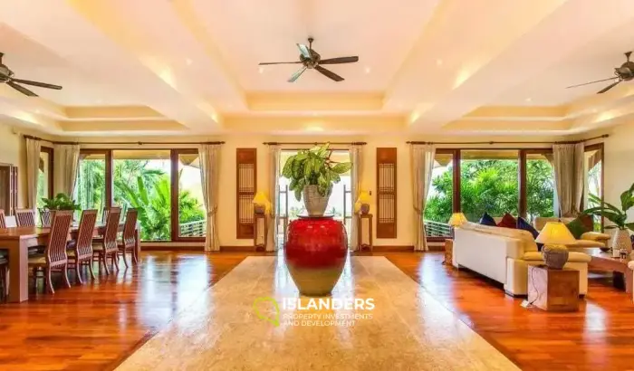 Villa intemporelle et élégante avec vue imprenable sur la mer à vendre