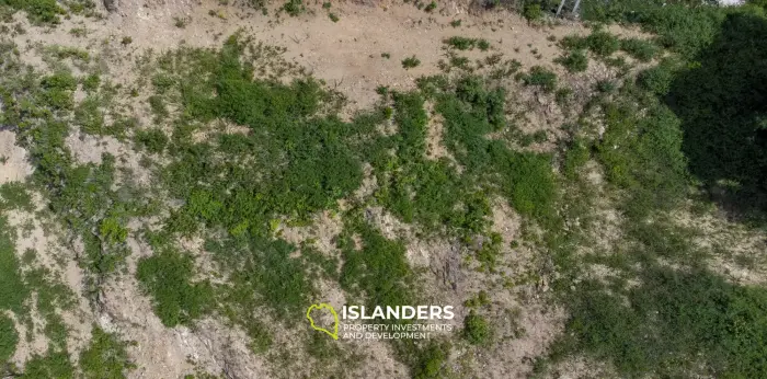 Grand terrain avec de belles vues à vendre à Plai Laem