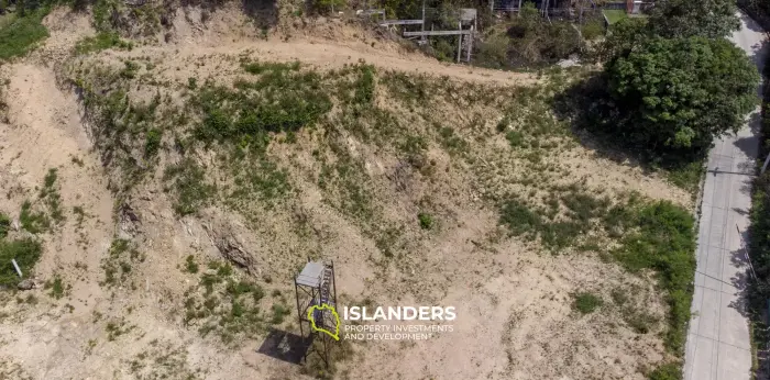 Grand terrain avec de belles vues à vendre à Plai Laem