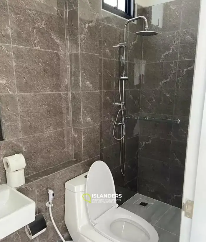 Кондоминиум с 2 спальнями на продажу в Tropical Seaview Residence