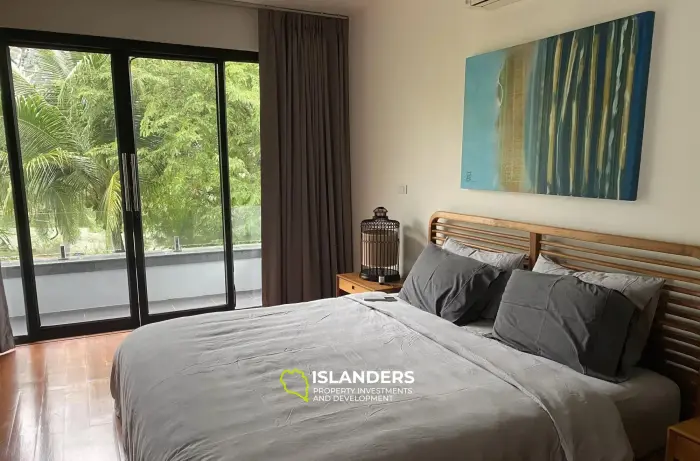 וילת בריכה עם נוף לגן למכירה ב-Maenam